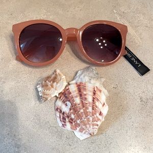 ☀️ **Free**Trendy Sunglasses 🕶